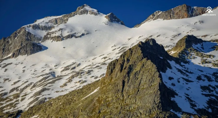 Guía Técnica para Subir al Aneto en Verano: Preparación, Equipo y Gestión del Riesgo