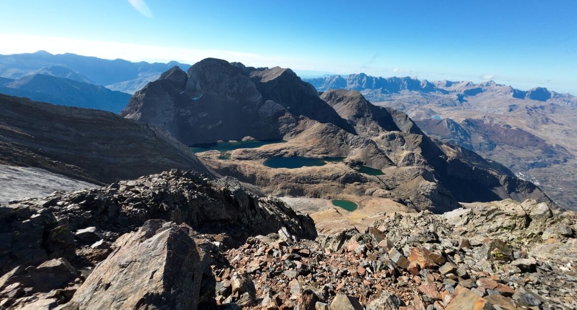 Dispositivo de emergencia en montaña: Guía de seguridad basada en datos reales de rescate