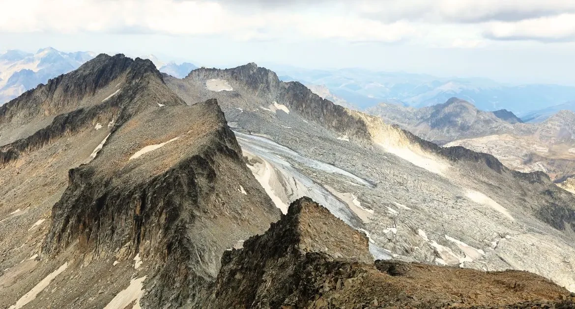 Subir al Aneto en 2 días: por qué dormir en La Renclusa marca la diferencia
