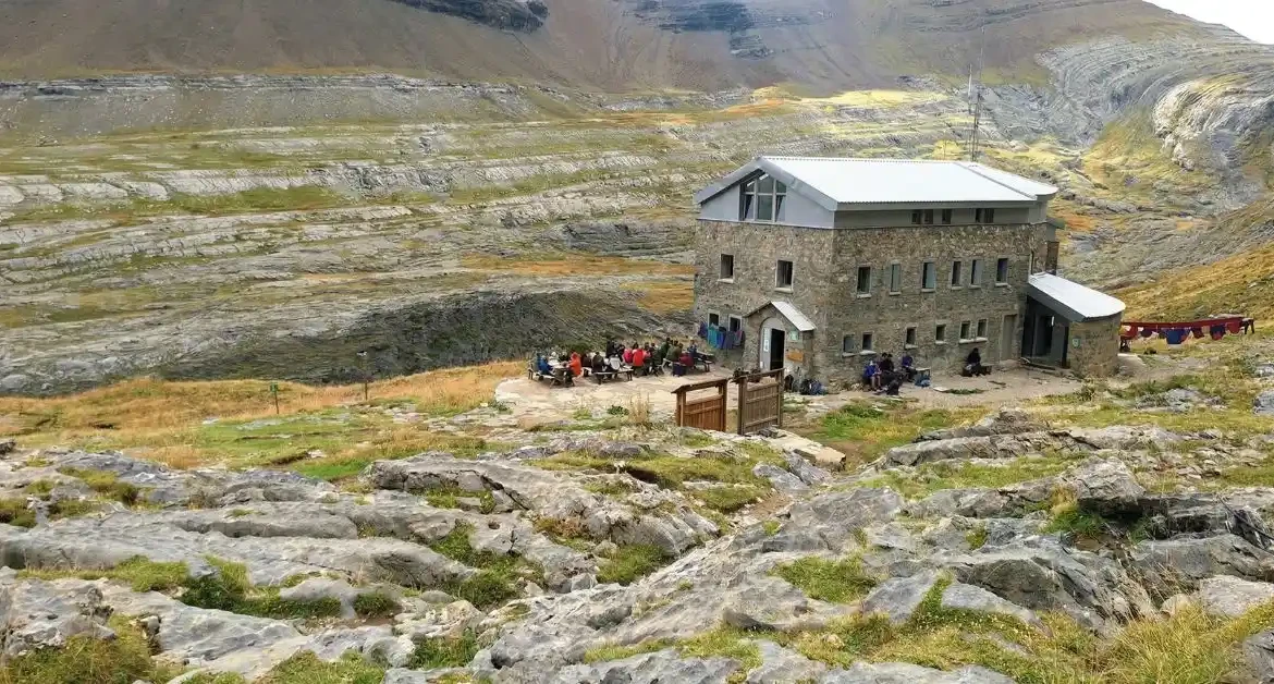Dormir en Góriz para subir Monte Perdido: ventajas reales de dividir la ascensión