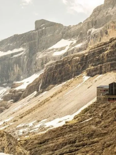 Dormir en refugios en el Trekking Monte Perdido. Refugio de Sarradets