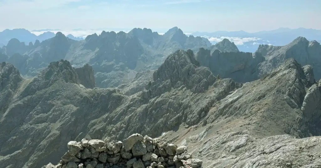 Vistas desde el Torrecerredo a vertiente del Llambrión
